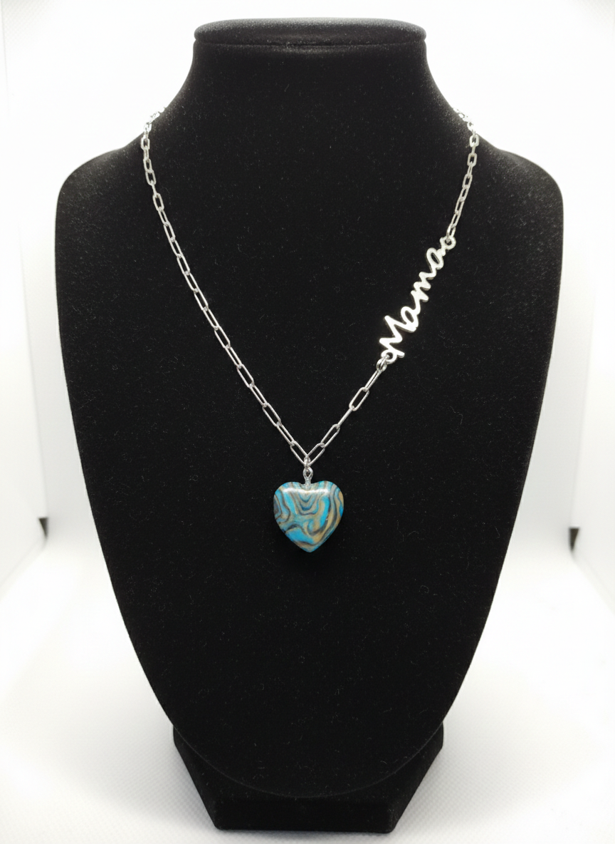 BIJOUX SUR UN PORTANT 