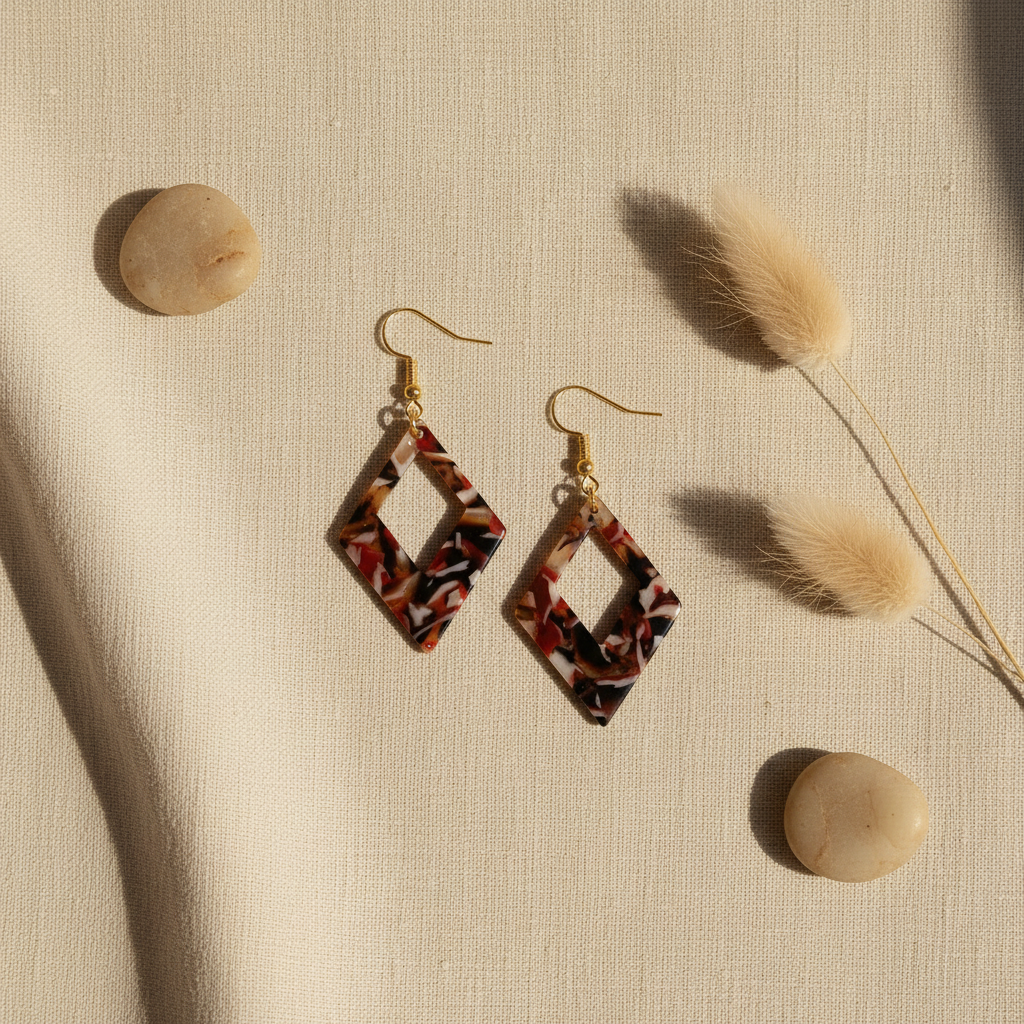 Boucles d'oreilles losange flat lay