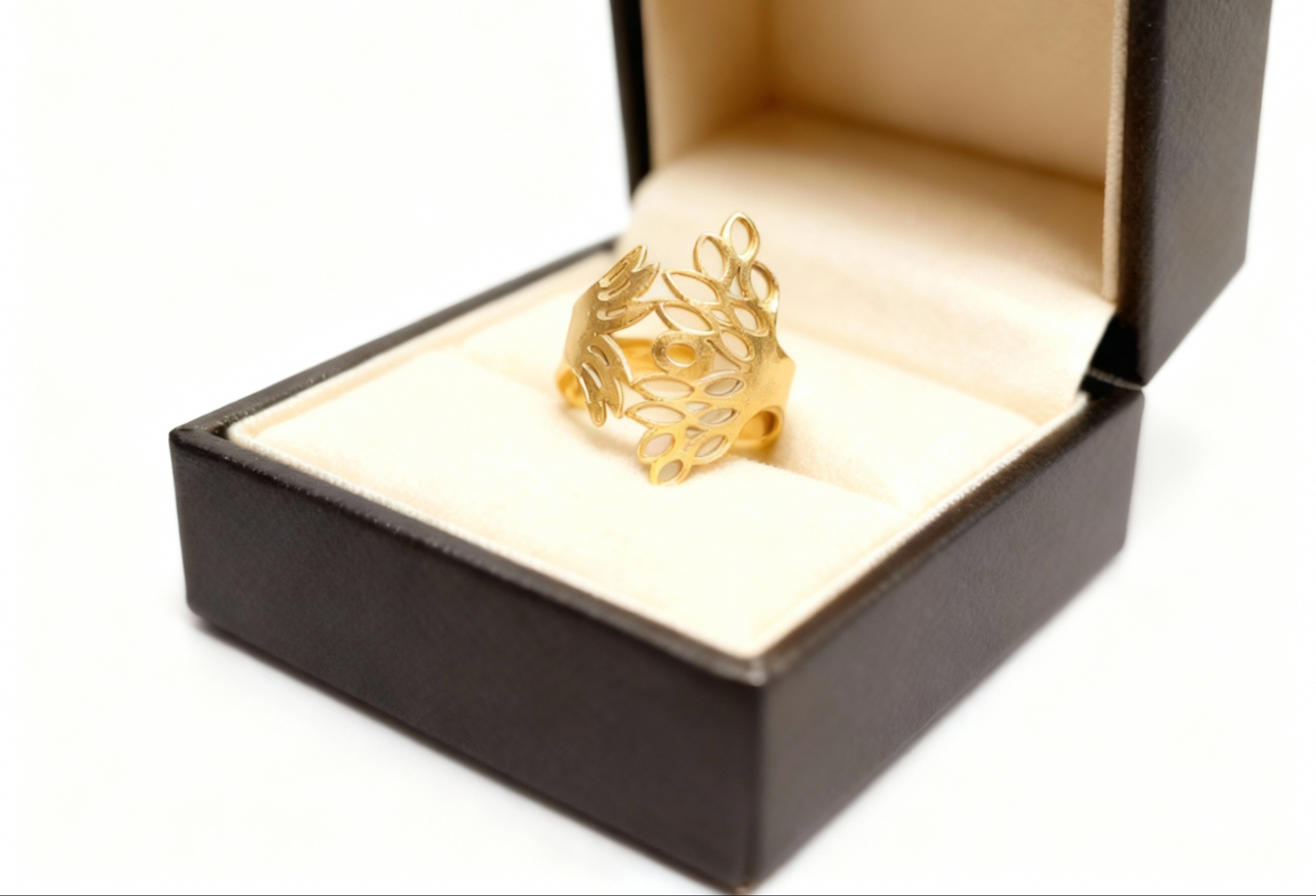 Bague dorée femme ajustable motif feuilles – Bijou tendance élégant