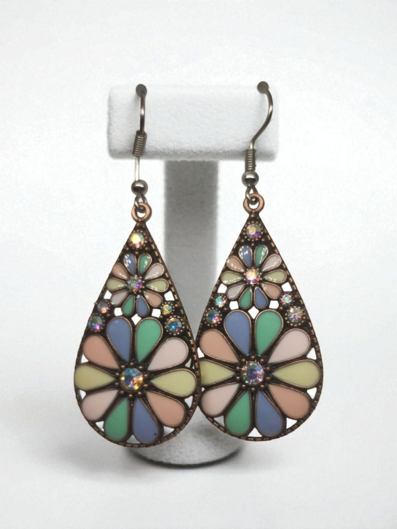 Boucles d’oreilles bohèmes multicolores en forme de goutte – Bijoux fantaisie femme|accroche