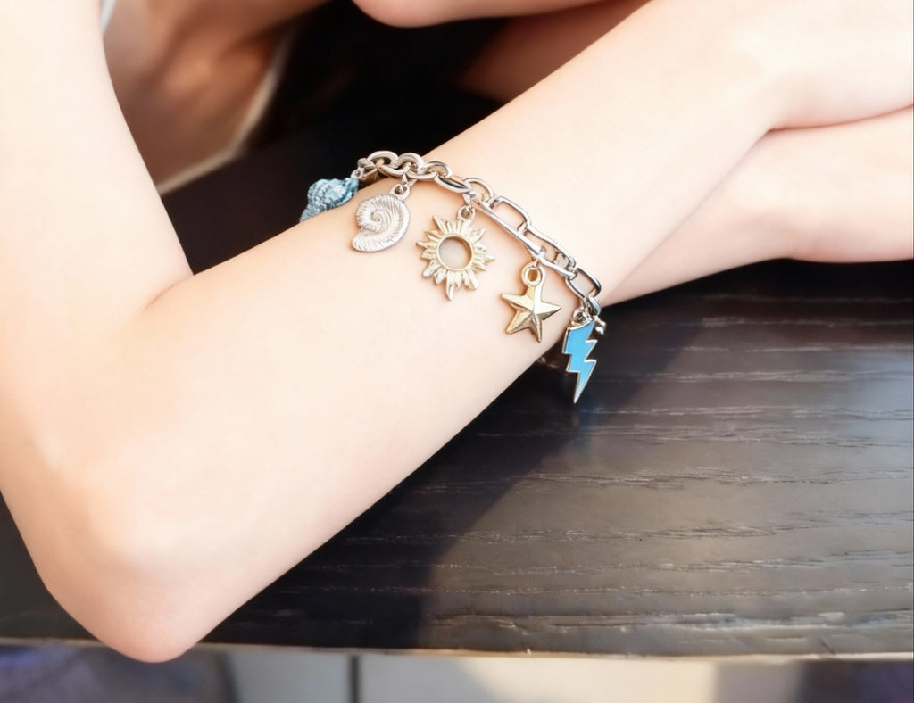 Bracelet breloque femme doré – Bijou tendance élégant